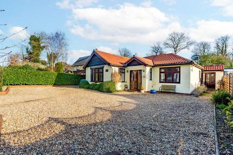 4 bed property, in High Street, £400,000