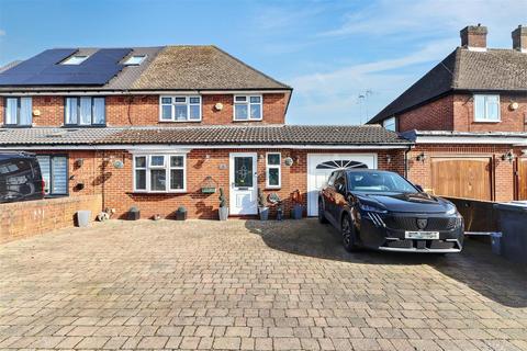 3 bed property, in Oddesey Road, £700,000