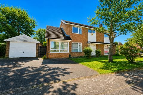 4 bed property, in Chestwood Close, £750,000