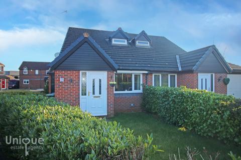 2 bed property, in Ferndale Close, £215,000