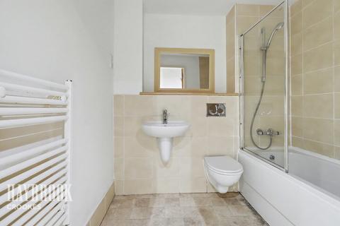 1 bed property, in Furnival Street, £95,000