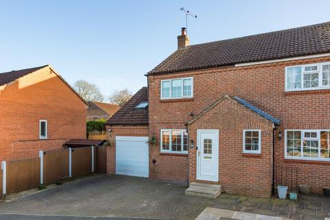 2 bed property, in Ladywell Road, £375,000
