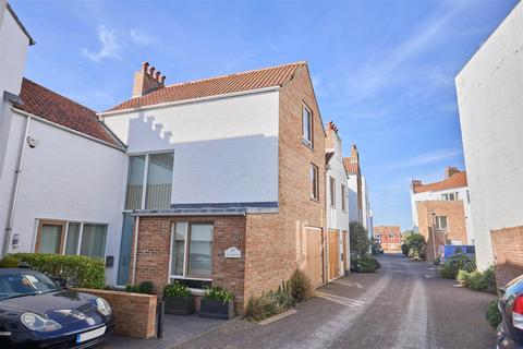 4 bed property, in Tibbys Way, £875,000