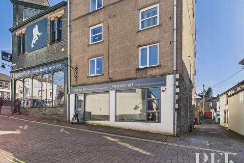 1 bed property, in Lake Road, £199,000