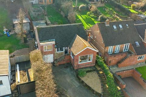 3 bed property, in Pilkington Road, £300,000