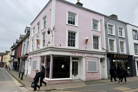 1 bed property, in Pier Street, £179,995