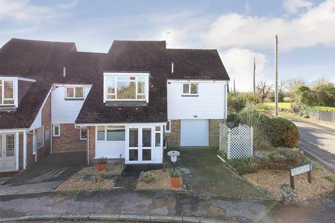 3 bed property, in Rectory Close, £500,000