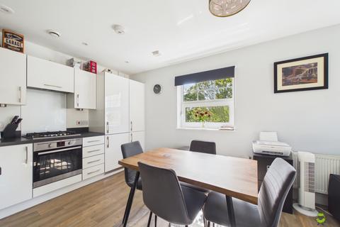 2 bed property, in Weir Road, £345,000