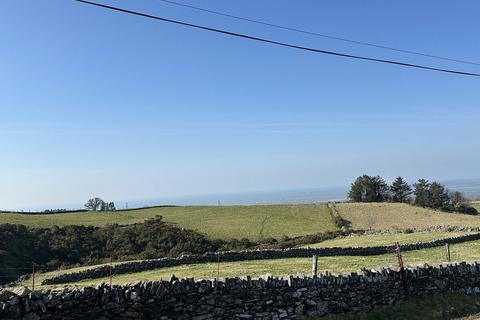 3 bed property, in Upper Llandwrog, £295,000