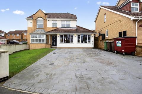 5 bed property, in Millcroft, £500,000