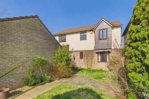 4 bed property, in Lon Y Plas, £225,000