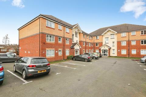 2 bed property, in Warwick Road, £150,000