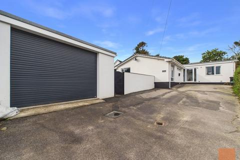 4 bed property, in Pengarth Close, £585,000