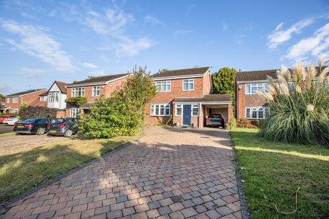 4 bed property, in Goodwood Avenue, £399,950