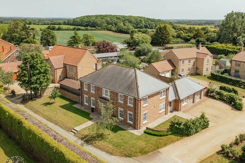 4 bed property, in Spacious Family Life in Boughton, £780,000