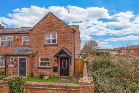 2 bed property, in The Poplars, £350,000