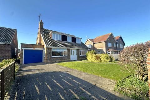 3 bed property, in Muston Road, £350,000