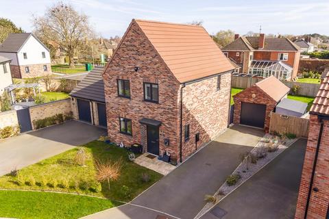 3 bed property, in Emerald Road, £270,000