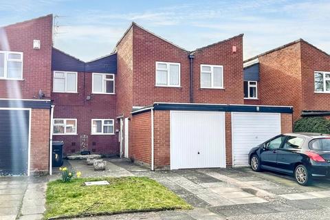 3 bed property, in Spiral Green, £230,000
