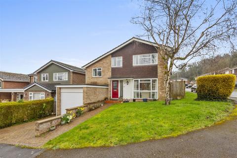 4 bed property, in Warren Wood Drive, £575,000