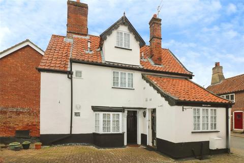 3 bed property, in Cock Street, £325,000
