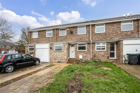 2 bed property, in Brook Gardens, £325,000