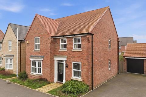 4 bed property, in Osborne Close, £495,000