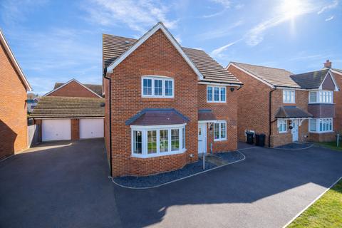 5 bed property, in Caves Gardens, £550,000