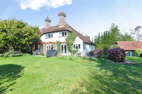 5 bed property, in Pikes Hill Avenue, £1,200,000