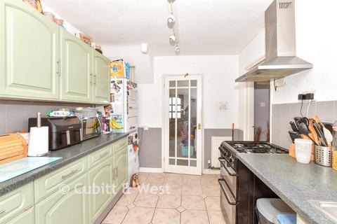 3 bed property, in St. Christopher's Road, £280,000