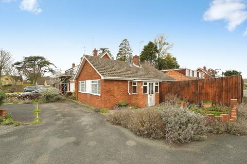 2 bed property, in Sedgley Road, £290,000