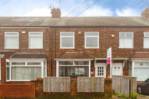2 bed property, in Bedford Road, £120,000