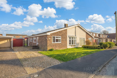 3 bed property, in Buckingham Drive, £270,000