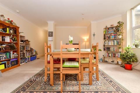 2 bed property, in New Street, £100,000