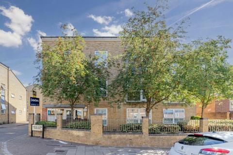 1 bed property, in Barrett Court, £290,000