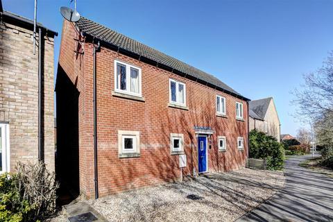 2 bed property, in Merivale Way, £215,000