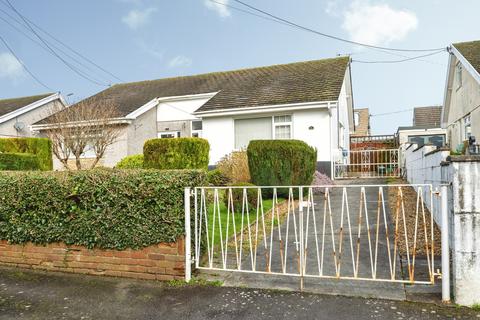1 bed property, in Versil Terrace, £180,000