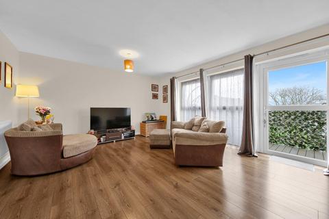 2 bed property, in Arneways Avenue, £265,000