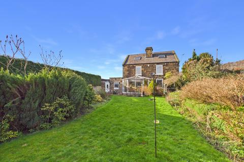 3 bed property, in Quarry Road, £425,000