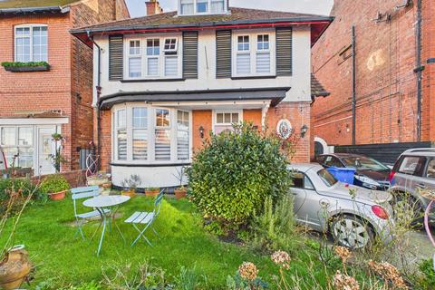9 bed property, in Trinity Road, £274,000