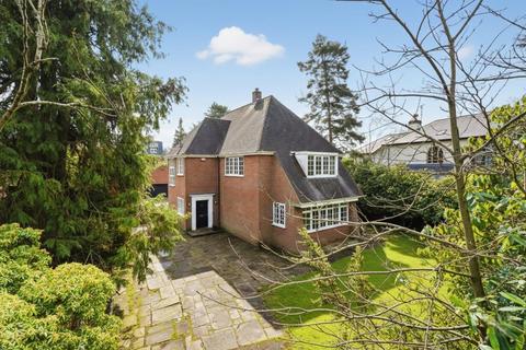 4 bed property, in Broadway, £1,850,000