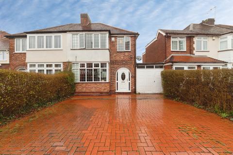 3 bed property, in Stanton Road, £360,000