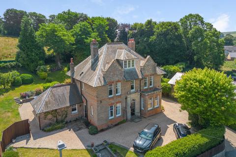 5 bed property, in Dorchester Road, £1,000,000