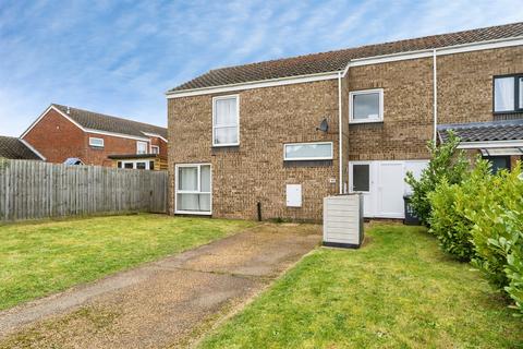 3 bed property, in Radcliffe Road, £250,000