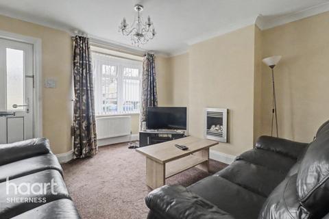 2 bed property, in Queenborough Road, £200,000