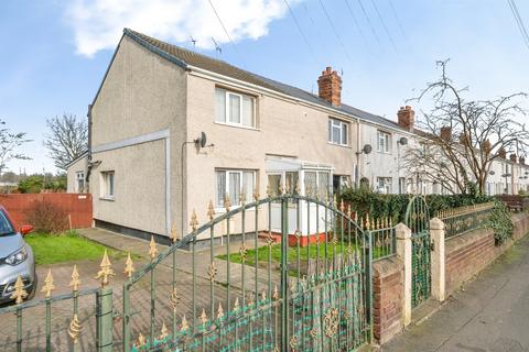 2 bed property, in Southend, £70,000