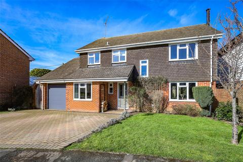 5 bed property, in Drakeleys Field, £675,000