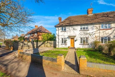 3 bed property, in Addlestone, £425,000