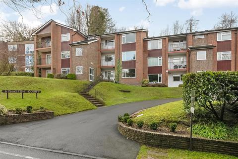 1 bed property, in Kynaston Court, £215,000
