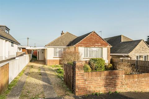 2 bed property, in Bay Crescent, £545,000